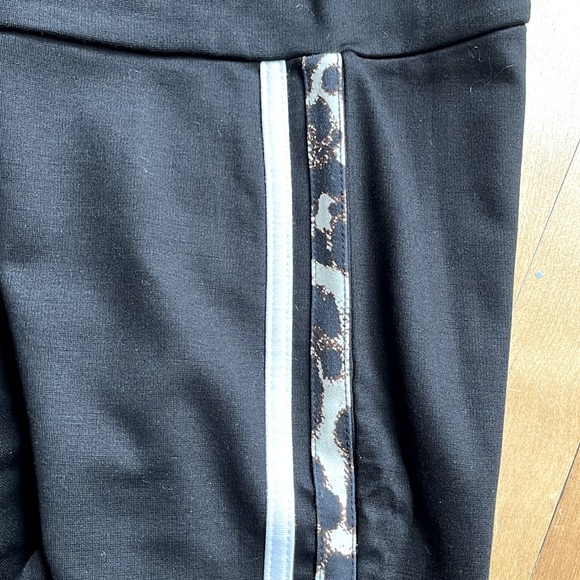 NWOT GUESS PANTS WITH STRIPES ON SIDES - Picture 2 of 8